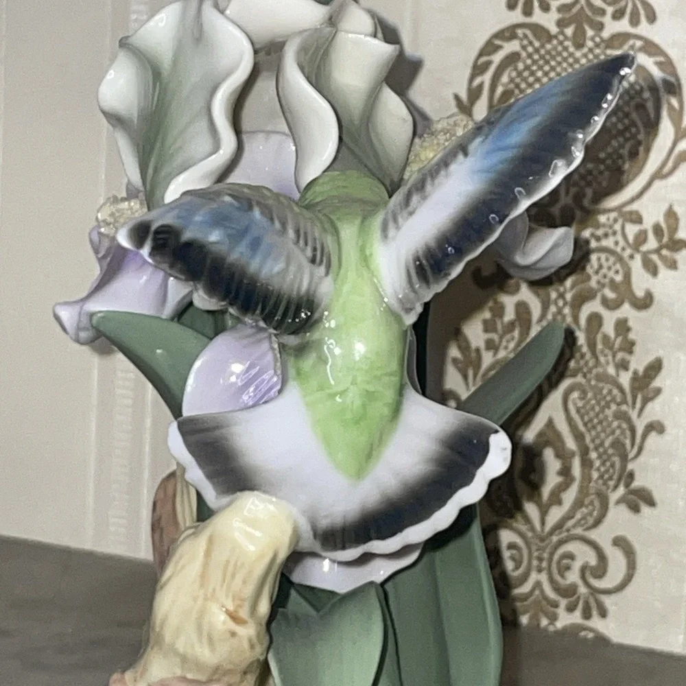 VTG Beautiful Hand Painted Purple Porcelain Iris & Green Hummingbird‎ Figurine